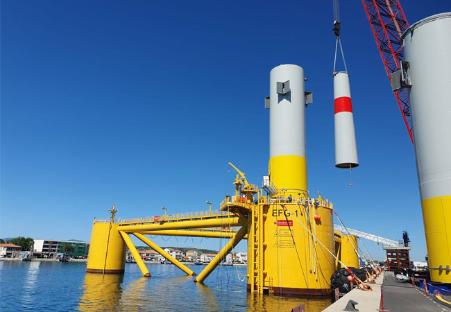 PB: Die EFGL und die Region Okzitanien feiern den Beginn der Montage der ersten schwimmenden Windkraftanlagen in Okzitanien und des Schwerlast-Windkraftanlagen-Docks in Port-La Nouvelle. / ©: EFGL