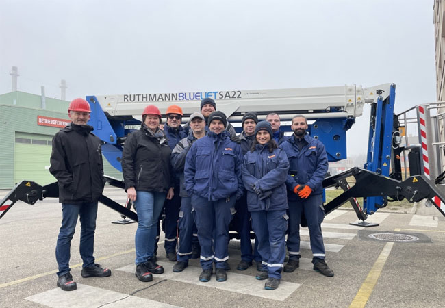 PB: Übergabe der Raupenarbeitsbühne RuthmannBluelift® SA 22