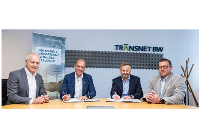 PB: Dr. Rainer Pflaum (TransnetBW), Dr. Werner Götz (CEO TransnetBW), Thomas Reichel (Geschäftsführer EQOS Energie und Leiter der Business Unit Freileitungsbau) sowie Peter Hochberger (Leiter des Profit Centers Deutschland Süd-West) bei der Vertragsunterzeichnung (v. l.). © TransnetBW