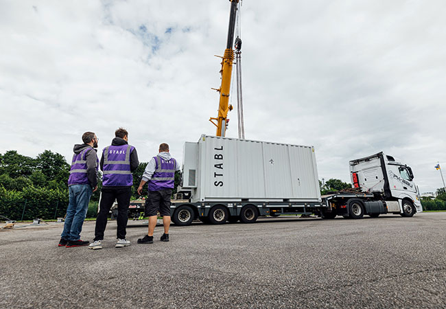 PB: Reederei Frisia Anlieferung Batteriespeicher / STABL Energy, Janis Meyer Fotografie 