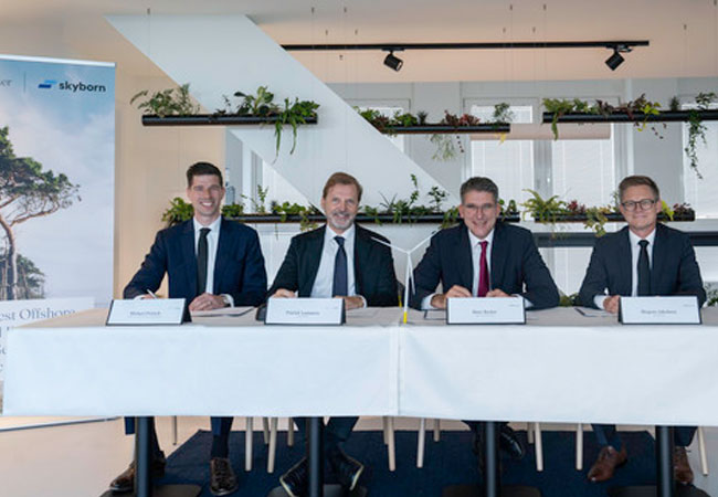 PB: Skyborn-Gennaker - Siemens Gamesa Contract Signing From the left: Michael Prutsch (Skyborn - Gennaker Project Director), Patrick Lammers (Skyborn - CEO), Marc Becker (Siemens Gamesa – Senior Vice President for Offshore) and Mogens Jakobsen (Siemens Gamesa – Head of Sales).