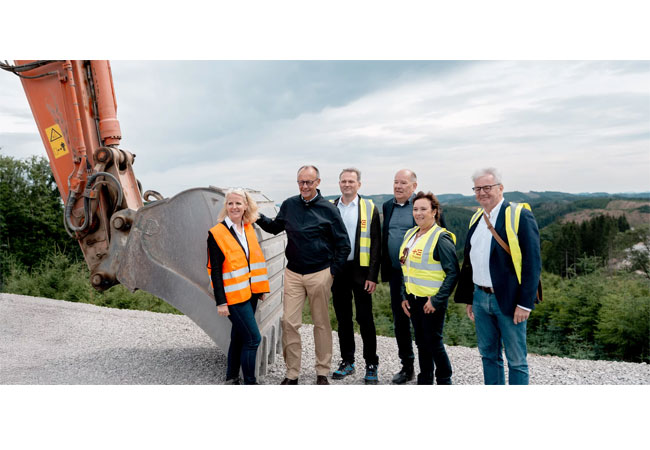 PB: Bundeskanzler Friedrich Merz besucht Trianel Windpark Sundern / ©: Paul Schneider