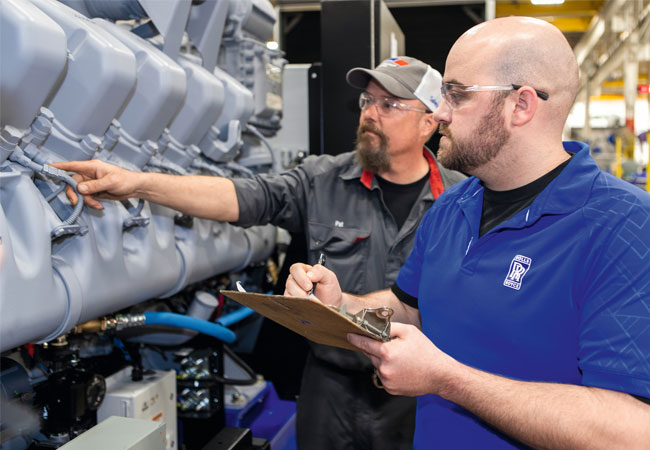 PB: Unter der Marke mtu bietet das Unternehmen innovative Lösungen für die Energie- und Antriebstechnik – darunter schnelllaufende Motoren und Systeme für Schiffe, schwere Land- und Schienenfahrzeuge sowie für militärische Anwendungen. / ©: Rolls-Royce