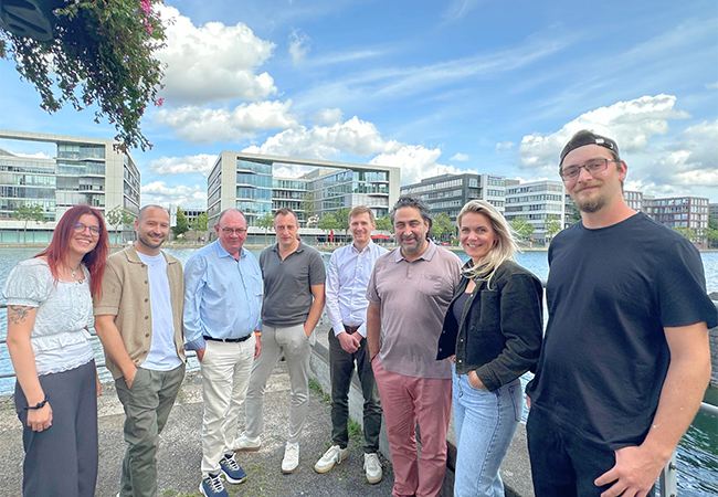 PB: Die DTG beim Kick-Off mit startport im Innenhafen Duisburg. v. l. n. r.: Jessica Friedrich, Sebastian Werner, Andreas Grzib, Tobias Engels, Johannes Franke, Roberto Spranzi. Wiete Lukkezen, Hendrik van Aswege