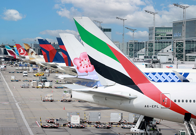 PB: Vorfeld Flughafen Frankfurt mit Abfertigungsbetrieb / ©: Fraport AG 