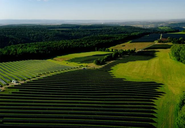 PB: Der Solarpark hat eine installierte Leistung von 58 Megawatt und ist damit der zweitgrößte in Baden-Württemberg. / ©: EnBW / Fotograf: Paul Gärtner