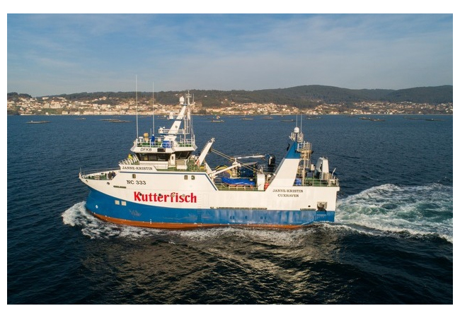 PB: Nordsee-Seelachs darf vorerst nicht mehr das Nachhaltigkeitssiegel des Marine Stewardship Council (MSC) tragen. Die betroffenen Fischereien aus mehreren europäischen Ländern, u.a. aus Deutschland, das Unternehmen Kutterfisch-Zentrale aus Cuxhaven, wurden jahrelang erfolgreich nach dem MSC-Standard zertifiziert. / ©: FIZ Fisch-Informationszentrum e.V. - Kutterfisch