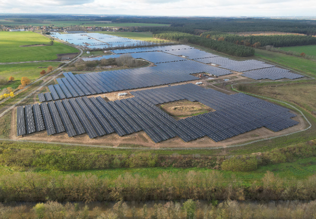 PB: Solarpark-Debüt von Iberdrola in Deutschland Ormazabal liefert zentrale 33-kV-Technik für den Netzanschluss
