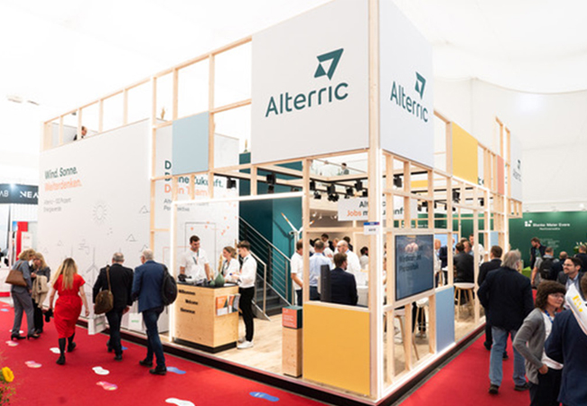 PB: Alterric Messestand auf der HUSUM WIND 2025, Halle 4, Stand A10 / ©: Alterric