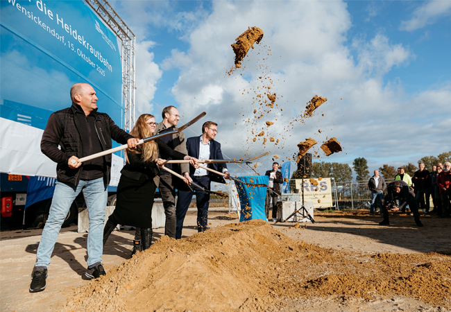 Pressefoto: Spatenstich für das ENERTRAG Wasserstoffwerk Wensickendorf - Grundsteinlegung für nachhaltige Mobilität / ©: Angela Regenbrecht