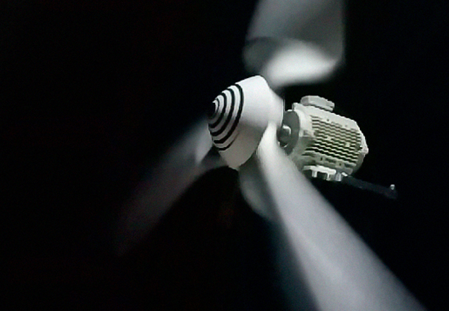 PB: Kleinwindanlage in Leichtbauweise: Durch die Optimierung der Aerodynamik und des Fertigungsverfahrens erreicht das Windrad bis zu 450 Umdrehungen pro Minute und erzeugt eine Leistung von 2500 Watt / ©: Fraunhofer IAP