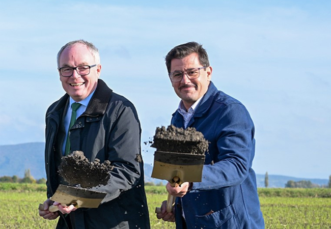 PB: LH-Stellvertreter Stephan Pernkopf und CEO Gregor Erasim bei einem vergangenen Spatenstich. / ©: NLK Burchhart