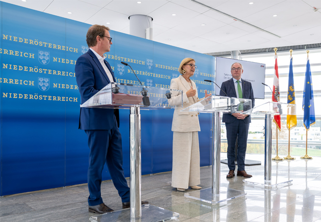 PB: Bei der Pressekonferrenz zur Tiefen-Geothermie (v.l.n.r.): EVN-Vorstandsdirektor Stefan Szyszkowitz, Landeshauptfrau Johanna Mikl-Leitner und LH-Stellvertreter Stephan Pernkopf. / ©: NLK Filzwieser