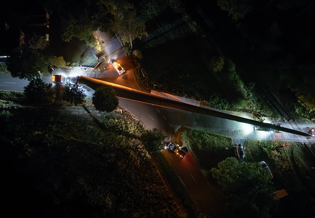 Zwei von vier Nordex Windenergieanlagen im ersten enercity-Windpark bereits errichtet