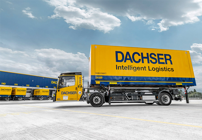PB: Der KAMAG ePM als emissionsfreie Lösung für den Wechselbrückentransport bei Dachser. / ©: TII KAMAG