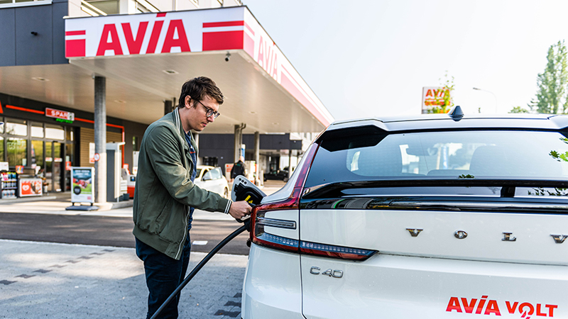 PB: AVIA VOLT erreicht als erste Schweizer Marke 1 Million Ladepunkte in Europa