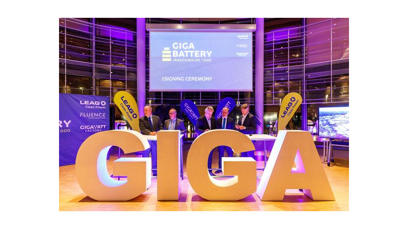 PB: Vertragsunterzeichnung für die GigaBattery Jänschwalde 1000 mit Vertretern von LEAG und Fluence / ©: LEAG