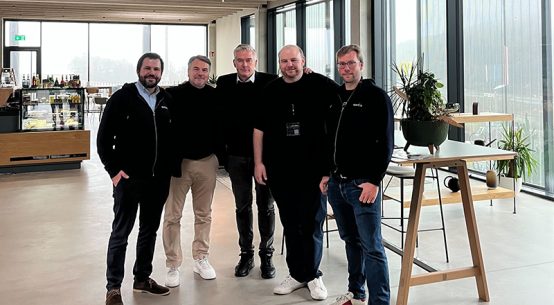 PB: v.l.n.r.: Paul Tonini (Electra - Country Manager Germany), Jürgen Ruchti (HomE of Mobility GmbH - Geschäftsführer), Michael Hansen (HomE of Mobility GmbH - Sales & Marketing Director), Dennis Czerwanski (HomE of Mobility GmbH - Geschäftsführer), Alessandro Inderbitzin (Electra - General Manager DACH) / Quelle: Electra 