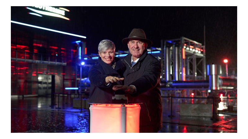 PB: Zur Eröffnung waren neben Aiwanger weitere Gäste auch Dr. Silke Maurer, COO und Standortleiterin München anwesend / ©: MTU Aero Engines