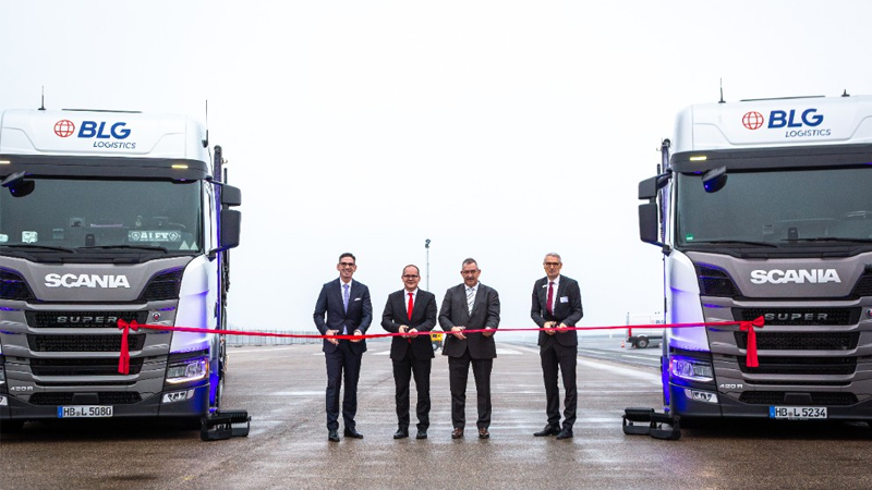 PB: Symbolischer Banddurchschnitt zur offiziellen Eröffnung des BLG-Inlandterminals in Ahlhorn: Matthias Magnor, Vorstandsvorsitzender von BLG LOGISTICS, Grant Hendrik Tonne (Niedersachsens Minister für Wirtschaft, Verkehr und Bauen), Axel Krichel, Vorstandsmitglied & COO von BLG LOGISTICS und Thorsten Schmidtke, Bürgermeister der Gemeinde Großenkneten.