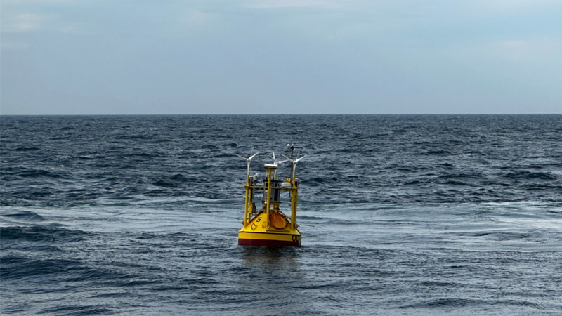PB: Eine der Messbojen an ihrem Einsatzort in der Nordsee. / ©: Fraunhofer IWES