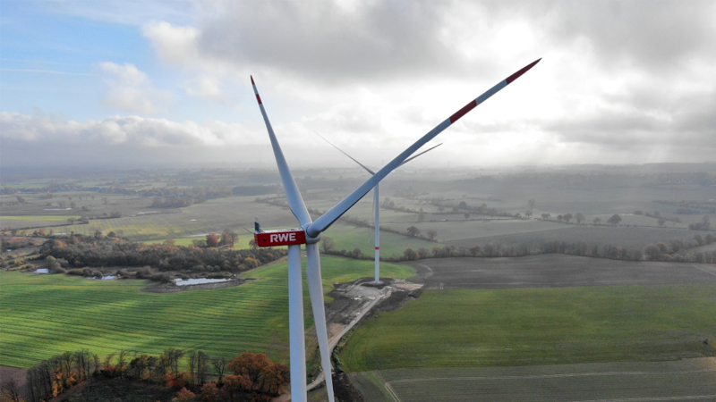 PB: Weniger Anlagen, fünffache Erzeugung: RWE nimmt modernisierten Windpark Lasbek in Betrieb / ©: RWE