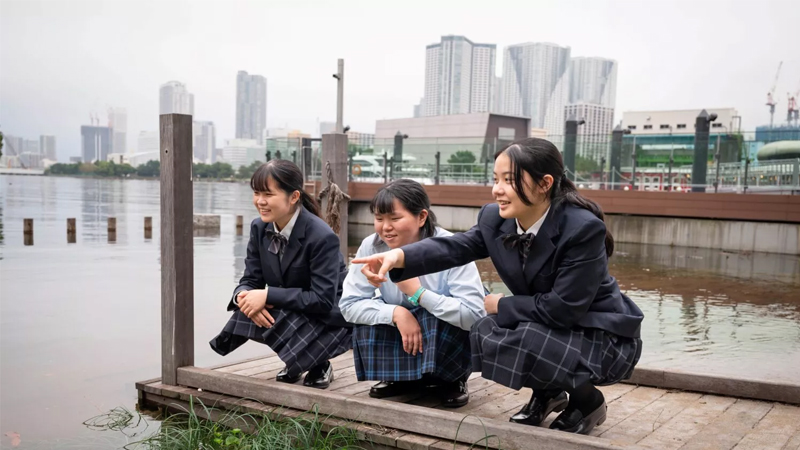 PB: The Mudflat Club members of Tokyo Metropolitan Shiba Commercial High School./ ©: Tokyo Metropolitan Government