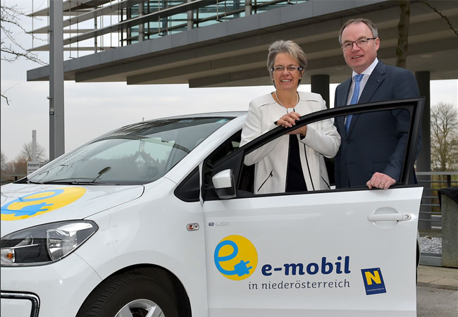 Foto (v.l.n.r.): Wirtschaftslandesrätin Dr. Petra Bohuslav, Umweltlandesrat Dr. Stephan Pernkopf / Bildunterschrift: © NLK Burchhart