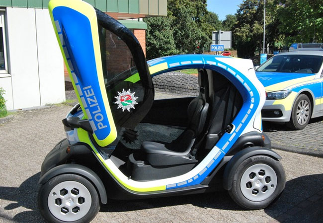 Der Elektro-Twizy im Test bei der Polizei / Pressebild