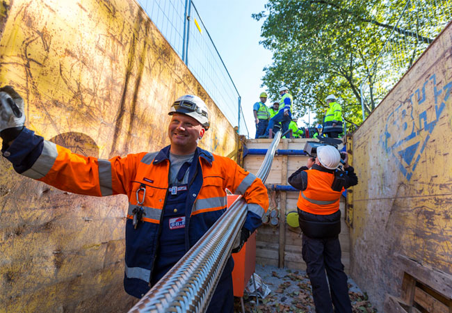 Ein Supraleiterkabel benötigt im Vergleich zu herkömmlichen Kabeln gleicher Übertragungskapazität sehr viel weniger Platz. Quelle: innogy SE